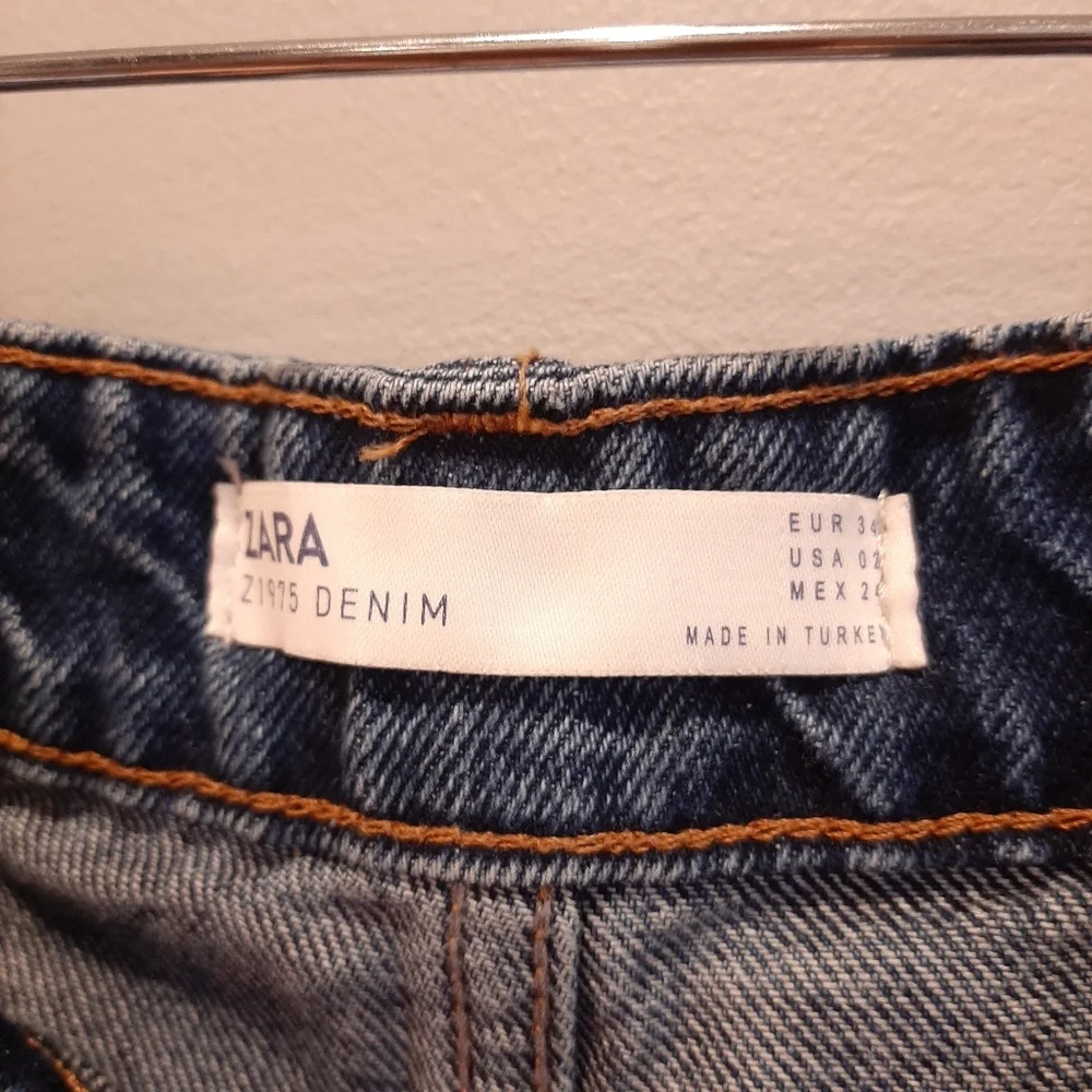 ZARA High Waist Mom Jeans Pleated 80s Style Tapered Leg Cropped Ankle Denim
